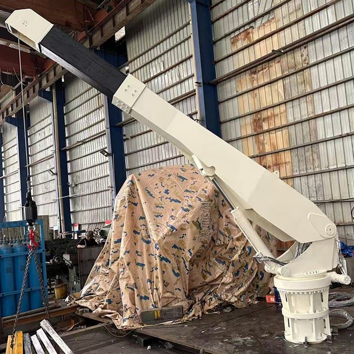 telescopic boom deck crane